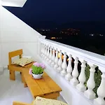 Josana Πανσιόν Σαράντα