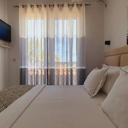 Josana Guest house *