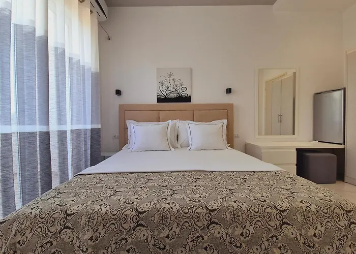 Josana Sarandë